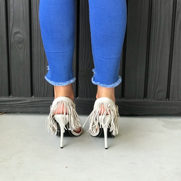 NIB Sassy Fringe Red Insole Nude Suede Heel Sandal - Picture 5 of 7